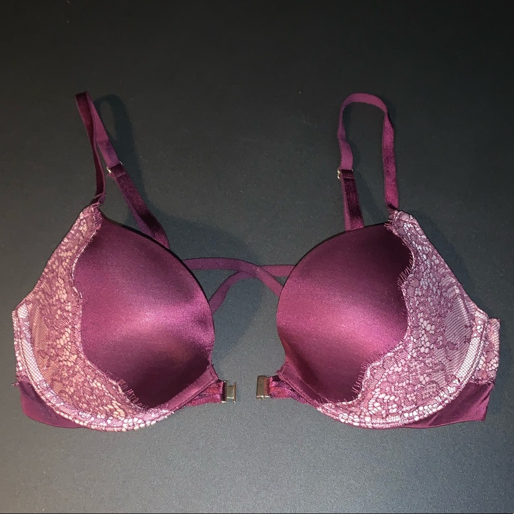 Victoria’s secret very sexy plunge bra 34B 🍇